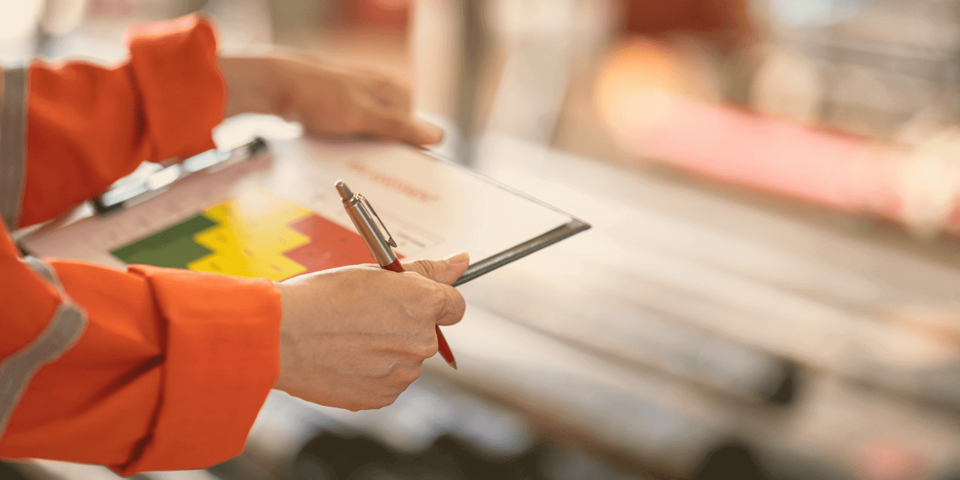 Risk assessment heat map showing inherent risk and residual risk categories. The map has five rows labeled by likelihood levels ranging from remote to probable, and five columns labeled by impact levels ranging from low to critical. Inherent risks are indicated by open circles, while residual risks are indicated by filled circles.